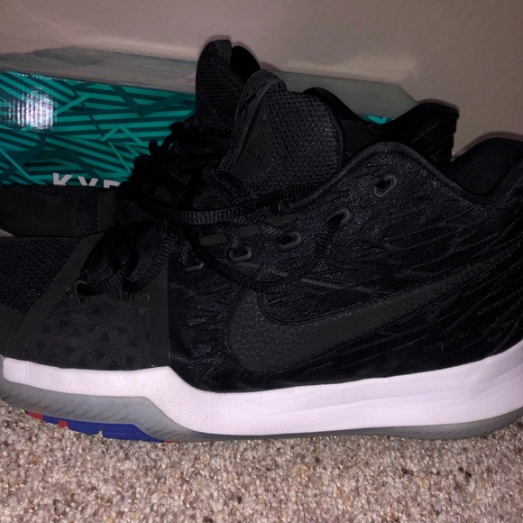 Nike | Shoes | Kyrie 3s All Black 